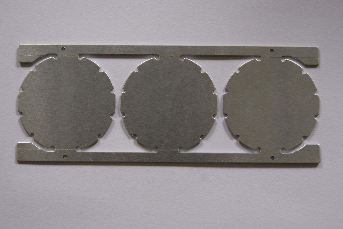 Black Silkscreen Plated Ni/Au Surface Finishing High Thermal Conductivity Metal PCB untuk Perindustrian
