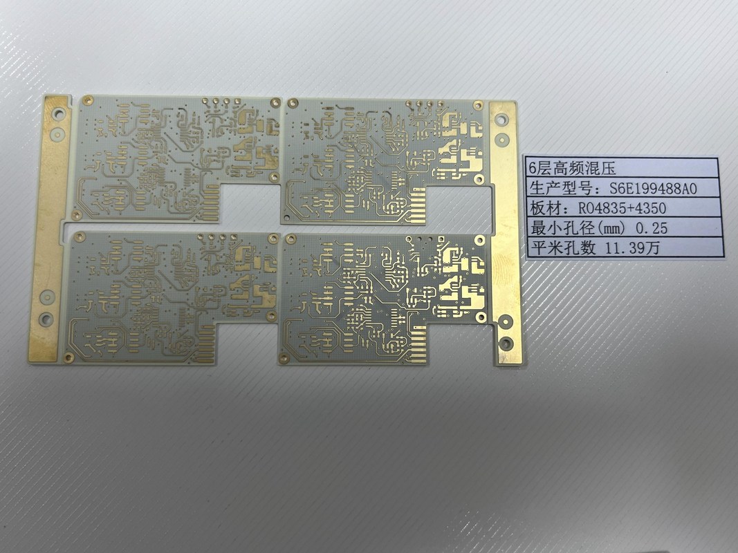 Papan Sirkuit Frekuensi Tinggi PCB Hibrida dengan Konduktivitas Termal 0.24W/m-K dan Jumlah Lapis