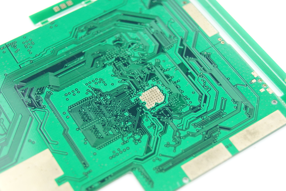 Papan PCB Multilayer Ketebalan Tembaga 1oz dengan Ketebalan Papan 1.6mm dan Teknologi Pemasangan Permukaan